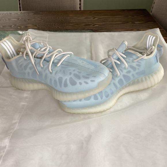 New Yeezy boost 350 V2 Mono Ice - Picture 3 of 6